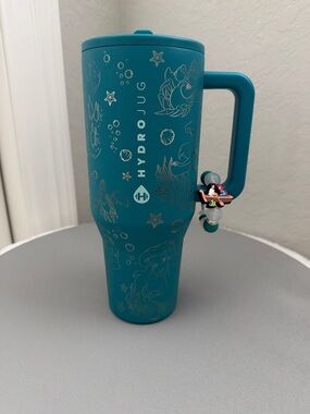 EUC HydroJug Glacier engraved 40oz Tumbler with Handle Charm